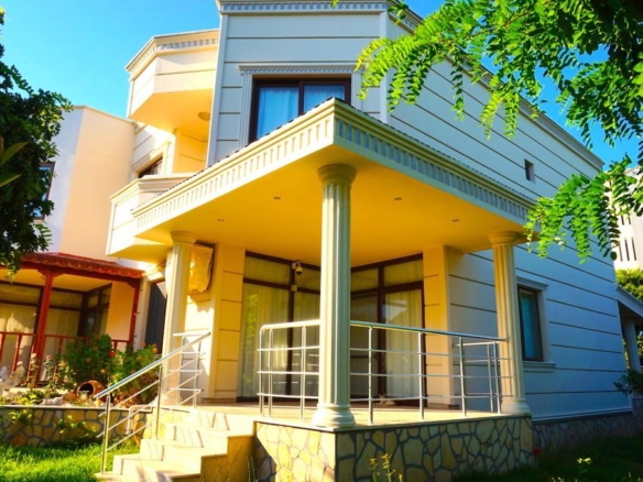 Mersin Erdemli Kumkuyu Altınportakal Eşyalı Satılık 3+1 Villa