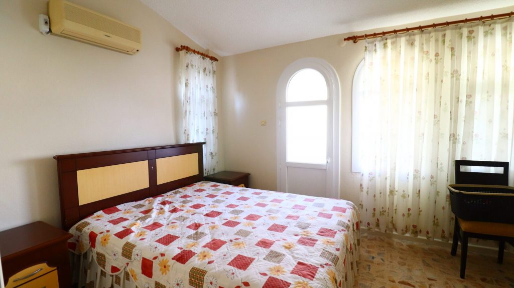 Çeşmeli Denize Sıfır  Serinkent Tatil Sitesi Satılık 2+1 Villa