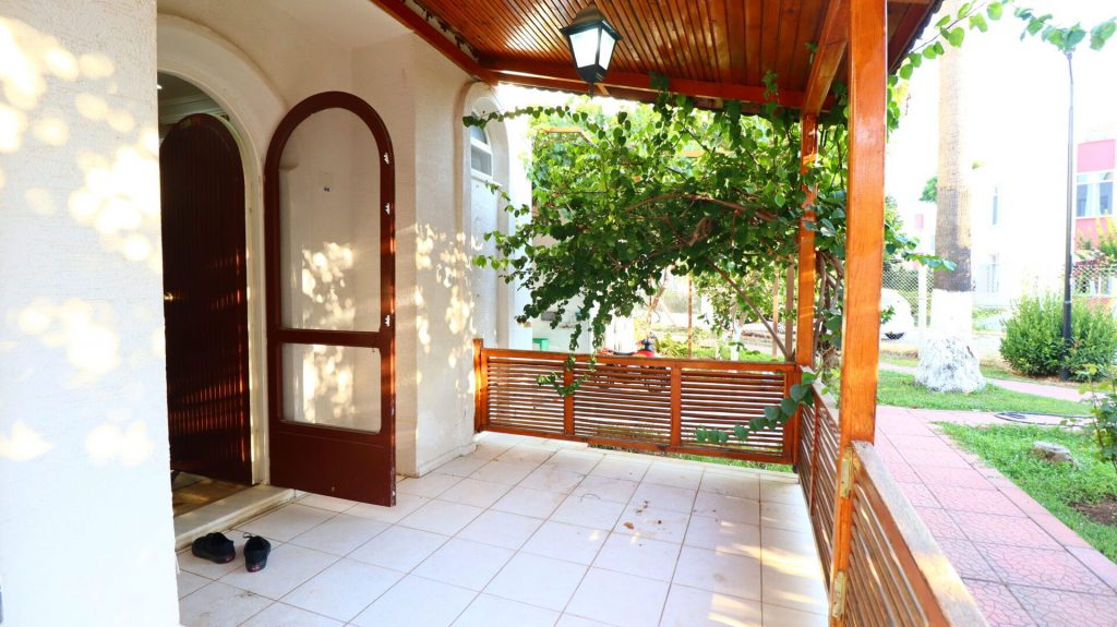Çeşmeli Denize Sıfır  Serinkent Tatil Sitesi Satılık 2+1 Villa