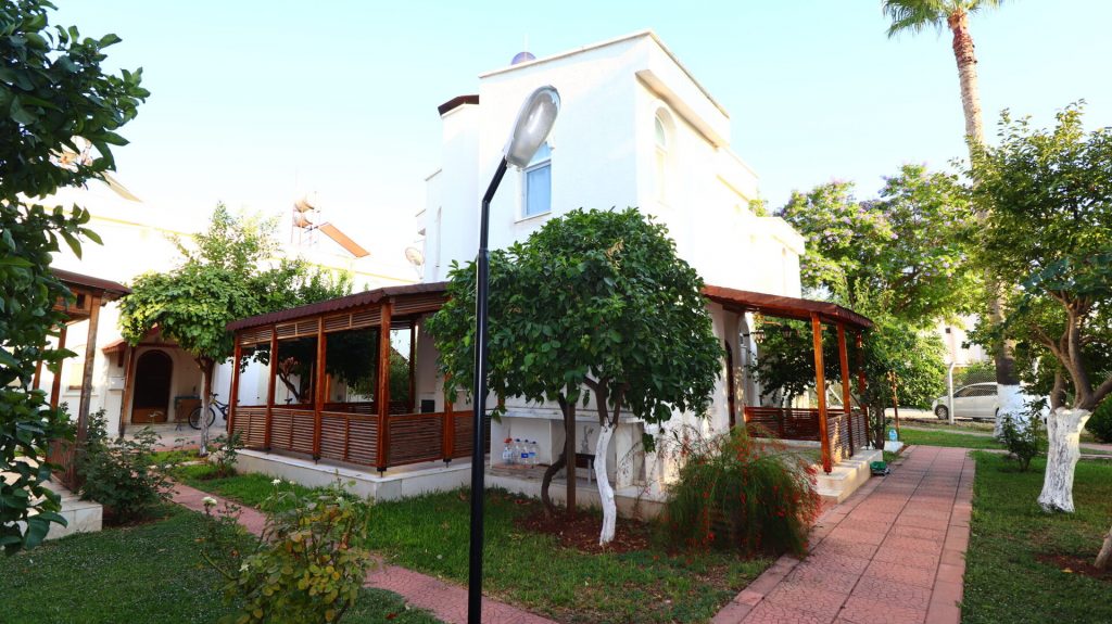 Çeşmeli Denize Sıfır  Serinkent Tatil Sitesi Satılık 2+1 Villa
