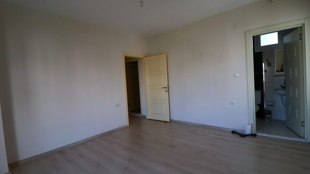 Alata Mahallesi Deniz Manzaralı Satılık 4+1 Bağımsız Mutfak Daire