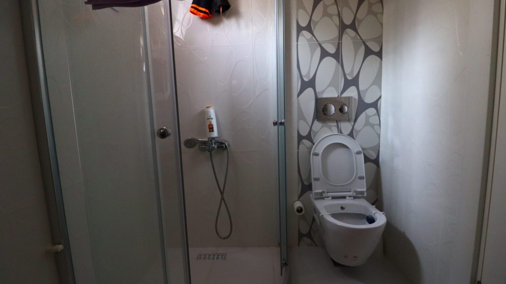 Mersin Erdemli Kocahasanlı Denize Sıfır Eşyalı Satılık 2+1 Daire