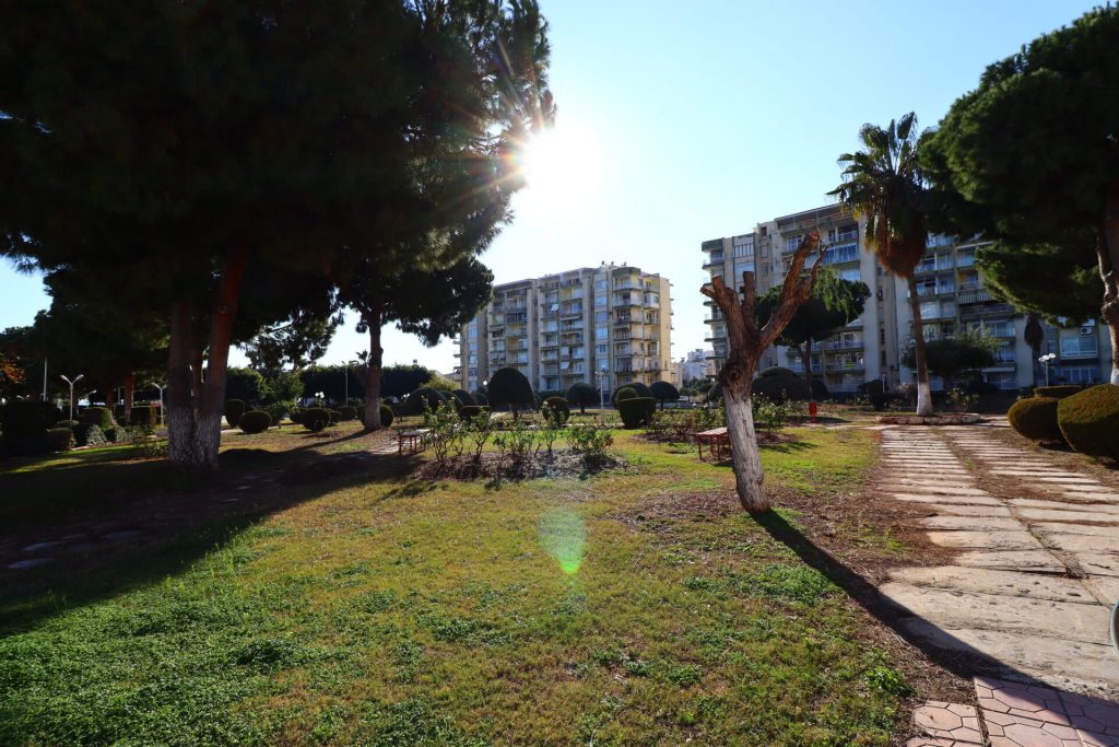 Tömük Altın Sahil Sitesi 2+1 Geeignete Wohnung zum Verkauf
