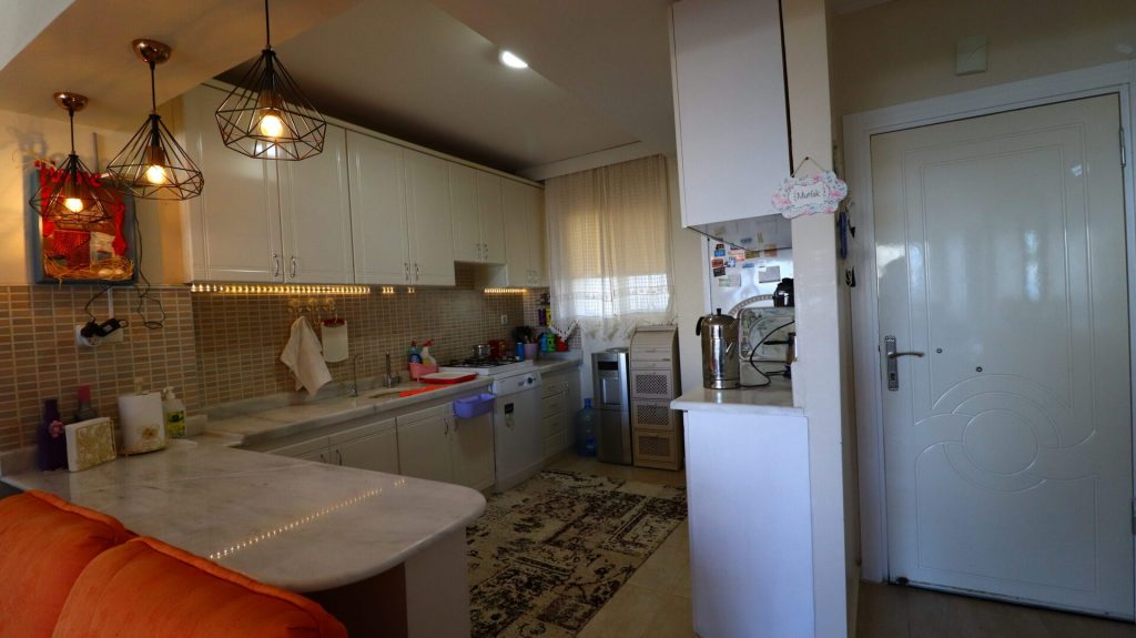 Tömük Altın Sahil Sitesi  Eşyalı Satılık 1+1 Geniş Daire