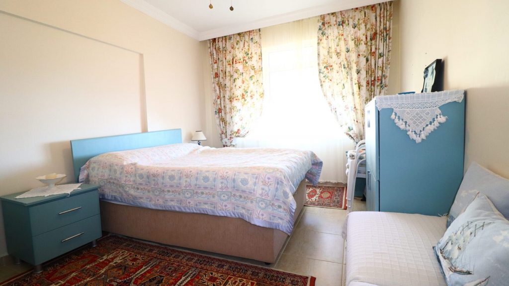 Tömük Altın Sahil Sitesi  Eşyalı Satılık 1+1 Geniş Daire