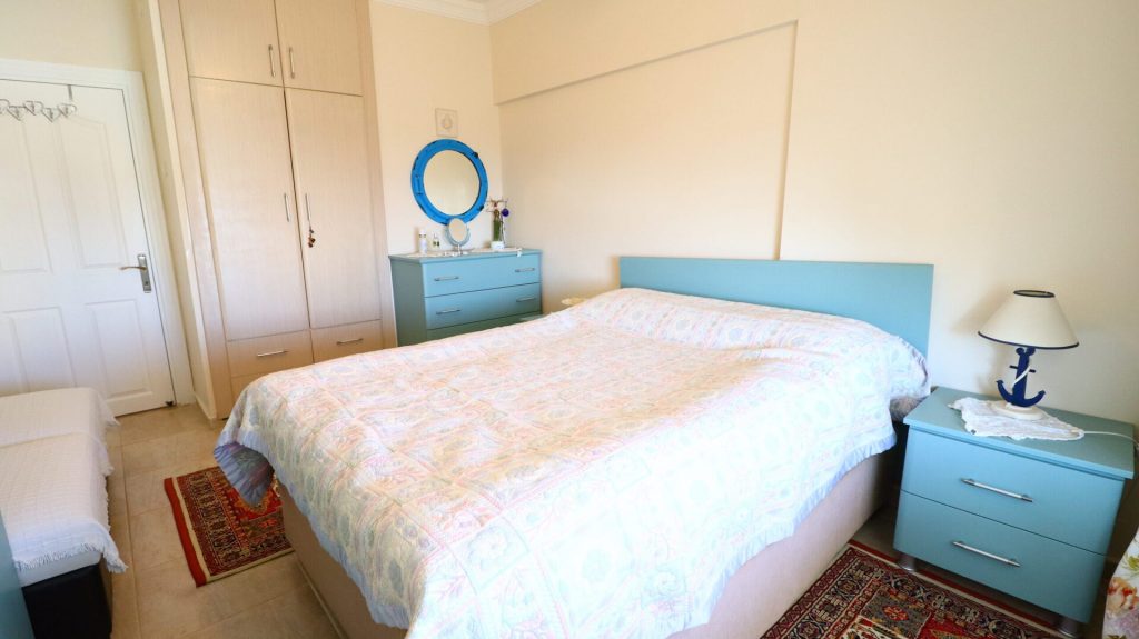 Tömük Altın Sahil Sitesi  Eşyalı Satılık 1+1 Geniş Daire