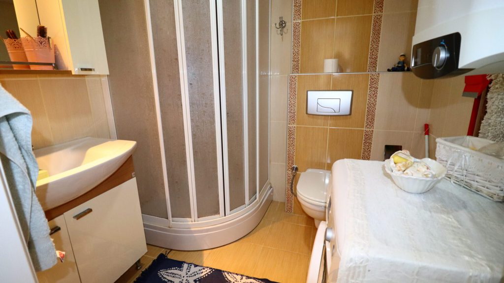 Tömük Altın Sahil Sitesi  Eşyalı Satılık 1+1 Geniş Daire
