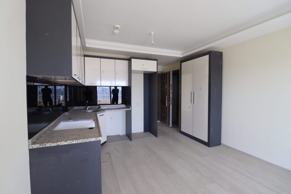 Mersin Erdemli Tömük İnce Ali Sitesi  Eşyalı Satılık 1+1 Daire