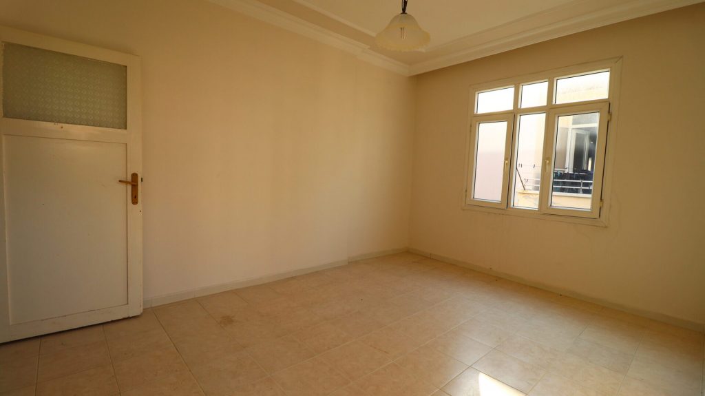 Mersin Erdemli Merkez Mahallesi Satılık Denize 50 mt Masrafsız 3+1 Daire