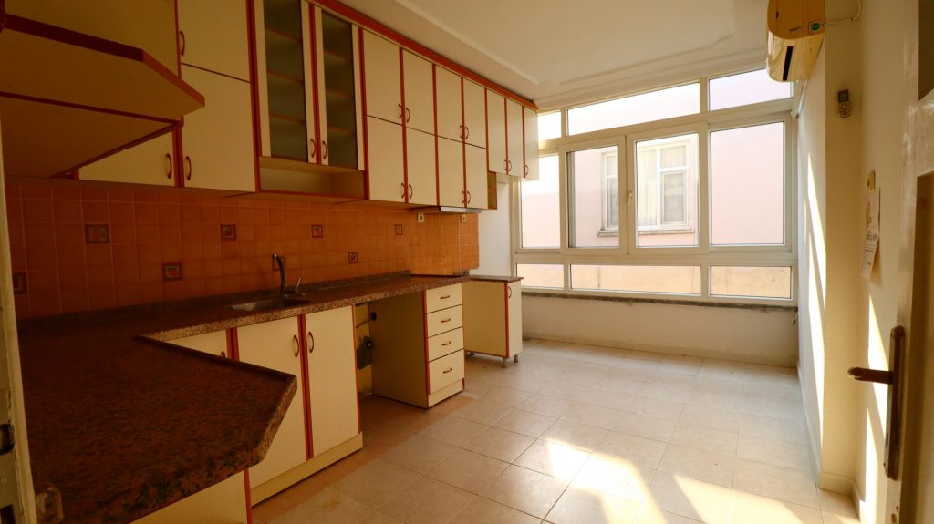 Mersin Erdemli Merkez Mahallesi Satılık Denize 50 mt Masrafsız 3+1 Daire