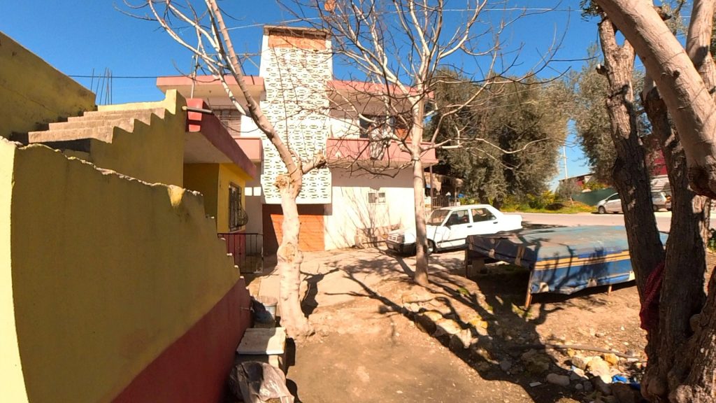 Mersin Erdemli Çeşmeli Yayla Yolunda 664 m2 Arsa İçinde Satılık 3 Adet Daire