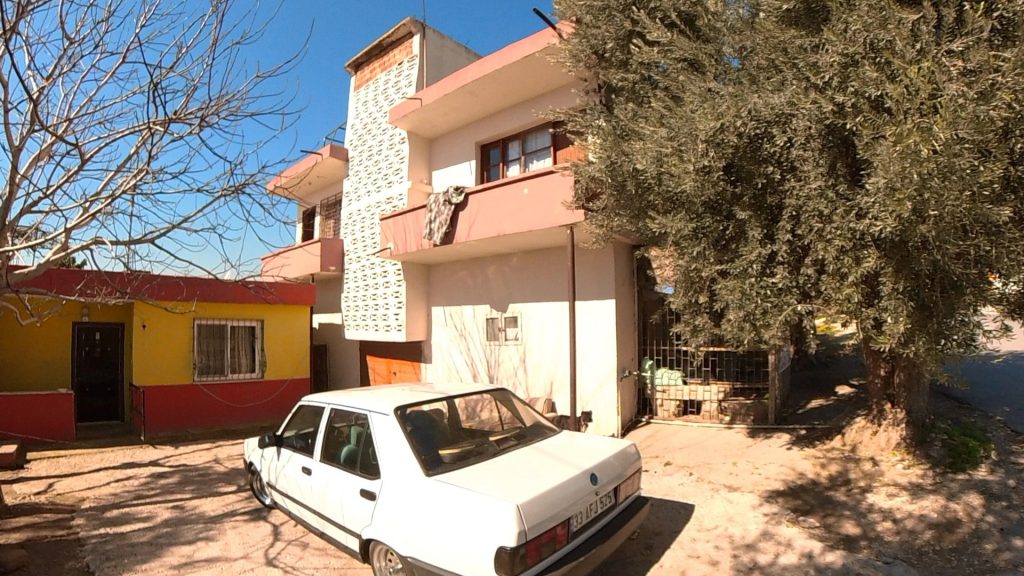 Mersin Erdemli Çeşmeli Yayla Yolunda 664 m2 Arsa İçinde Satılık 3 Adet Daire