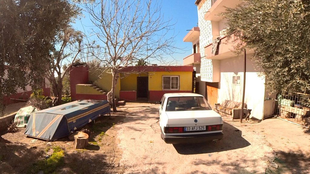 Mersin Erdemli Çeşmeli Yayla Yolunda 664 m2 Arsa İçinde Satılık 3 Adet Daire