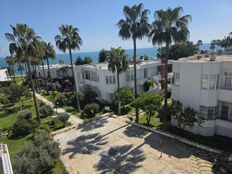 Mersin Erdemli Kumkuyu Denize Sıfır Altınportakal  Eşyalı Satılık 3+1 Daire