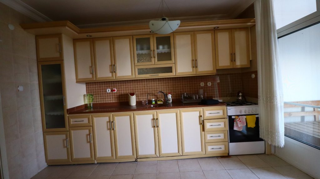Mersin Erdemli Kocahasanlı  Akarsu Sitesi Denize Sıfır Eşyalı Satılık 3+1 Daire