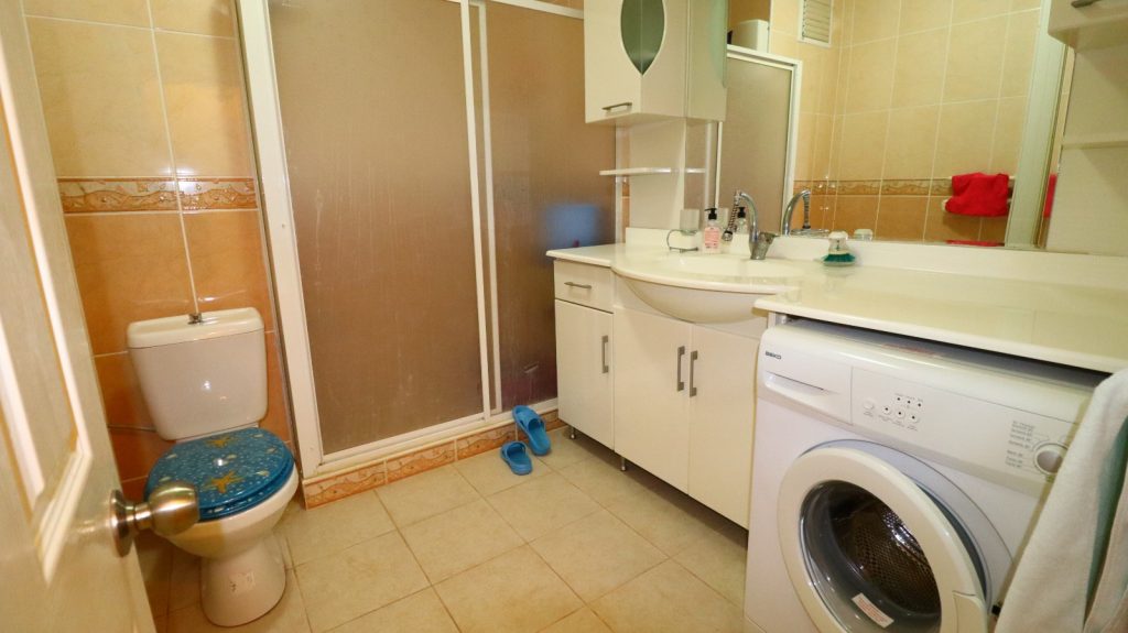 Mersin Erdemli Kocahasanlı  Akarsu Sitesi Denize Sıfır Eşyalı Satılık 3+1 Daire
