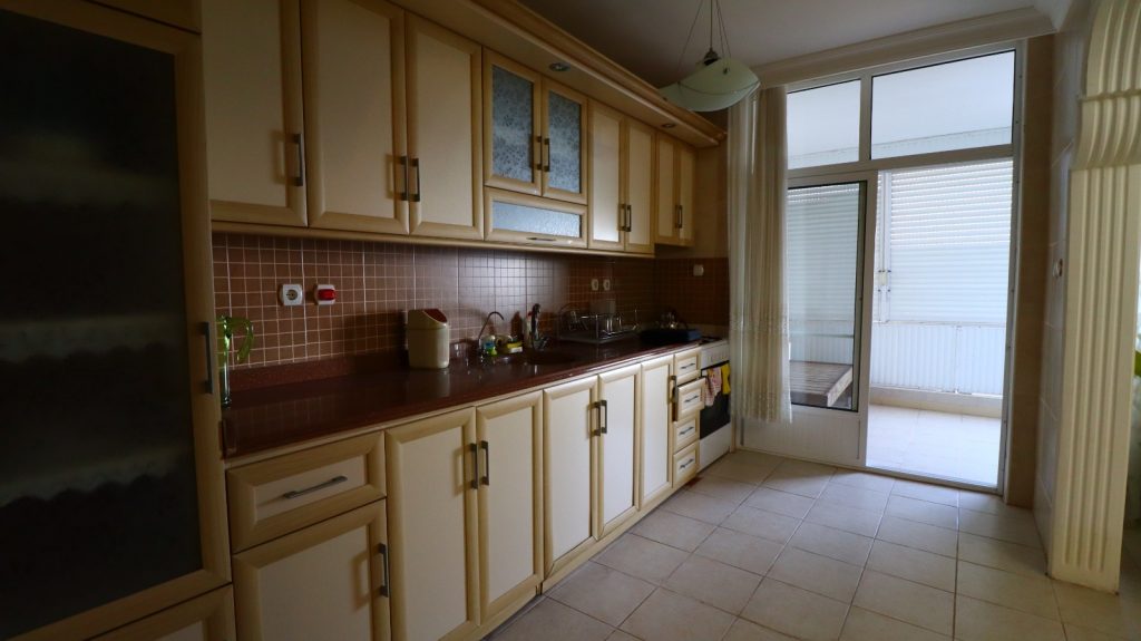 Mersin Erdemli Kocahasanlı  Akarsu Sitesi Denize Sıfır Eşyalı Satılık 3+1 Daire