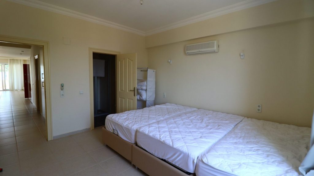 Mersin Erdemli Kargıpınarı Queenaba Sitesi Denize Sıfır Satılık Kafa Daire
