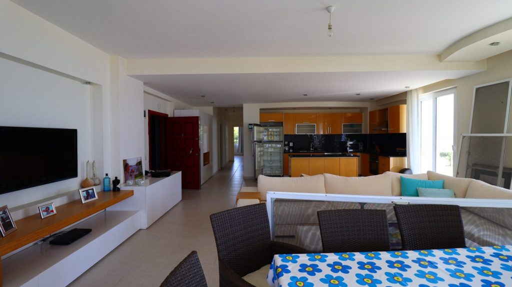 Mersin Erdemli Kargıpınarı Queenaba Sitesi Denize Sıfır Satılık Kafa Daire