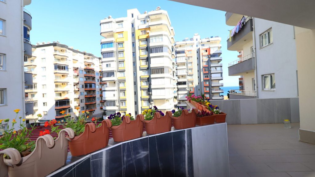 Erdemli Akdeniz Mahallesi Satılık Deniz Manzaralı 3+1 Daire 