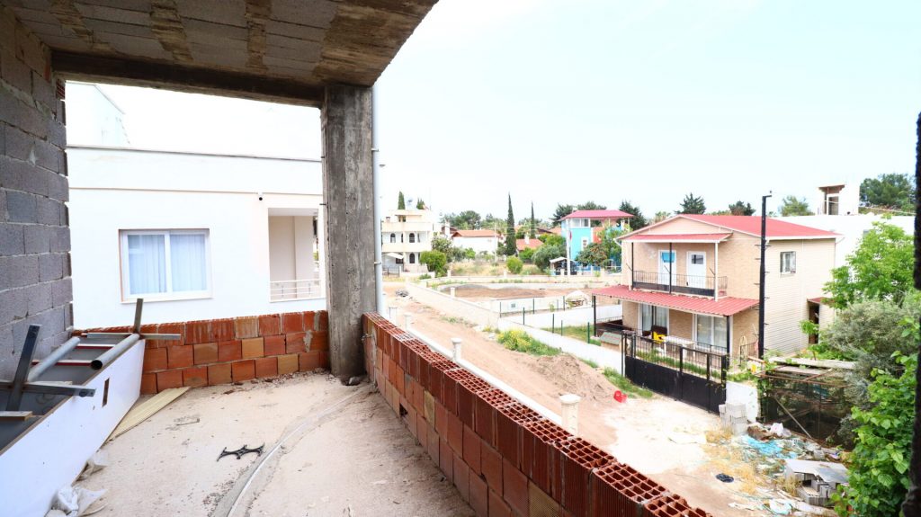 Mersin Erdemli Kargıpınarı  Satılık 5+1 Triplex Villa