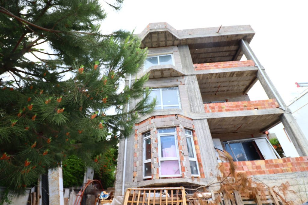 Mersin Erdemli Kargıpınarı  Satılık 5+1 Triplex Villa