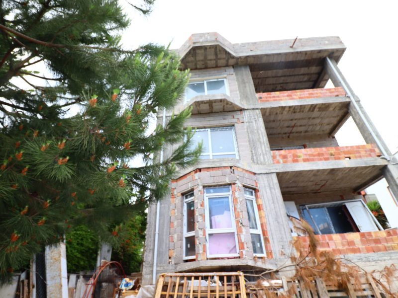 Mersin Erdemli Kargıpınarı  Satılık 5+1 Triplex Villa