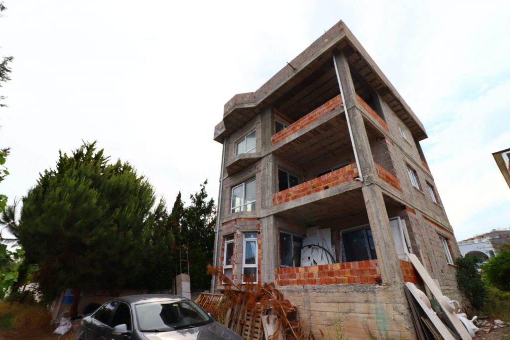 Mersin Erdemli Kargıpınarı  Satılık 5+1 Triplex Villa
