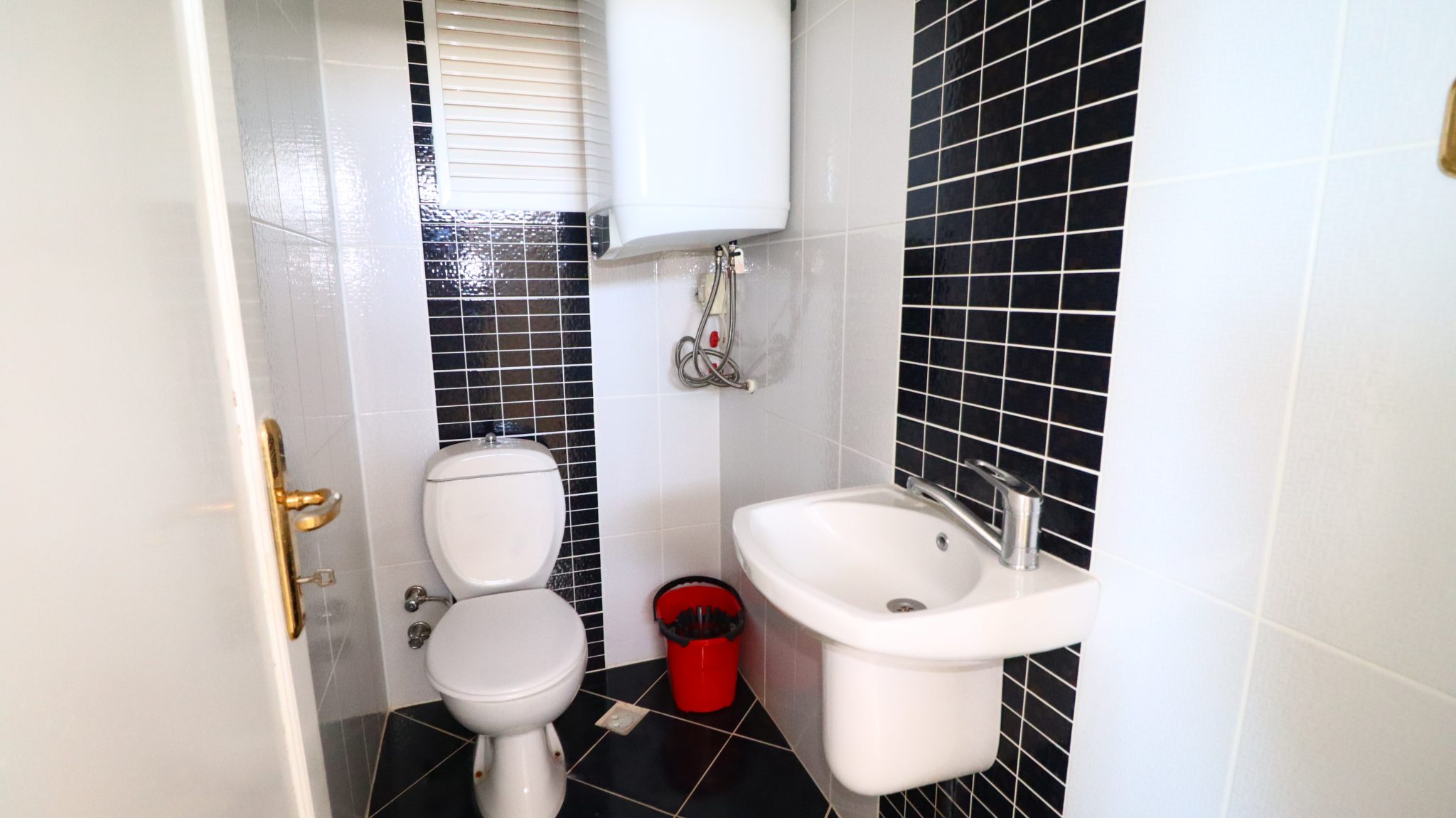 Mersin Erdemli Kumkuyu Altınportakal Sitesi Eski Bloklar Satılık 3+1 Daire