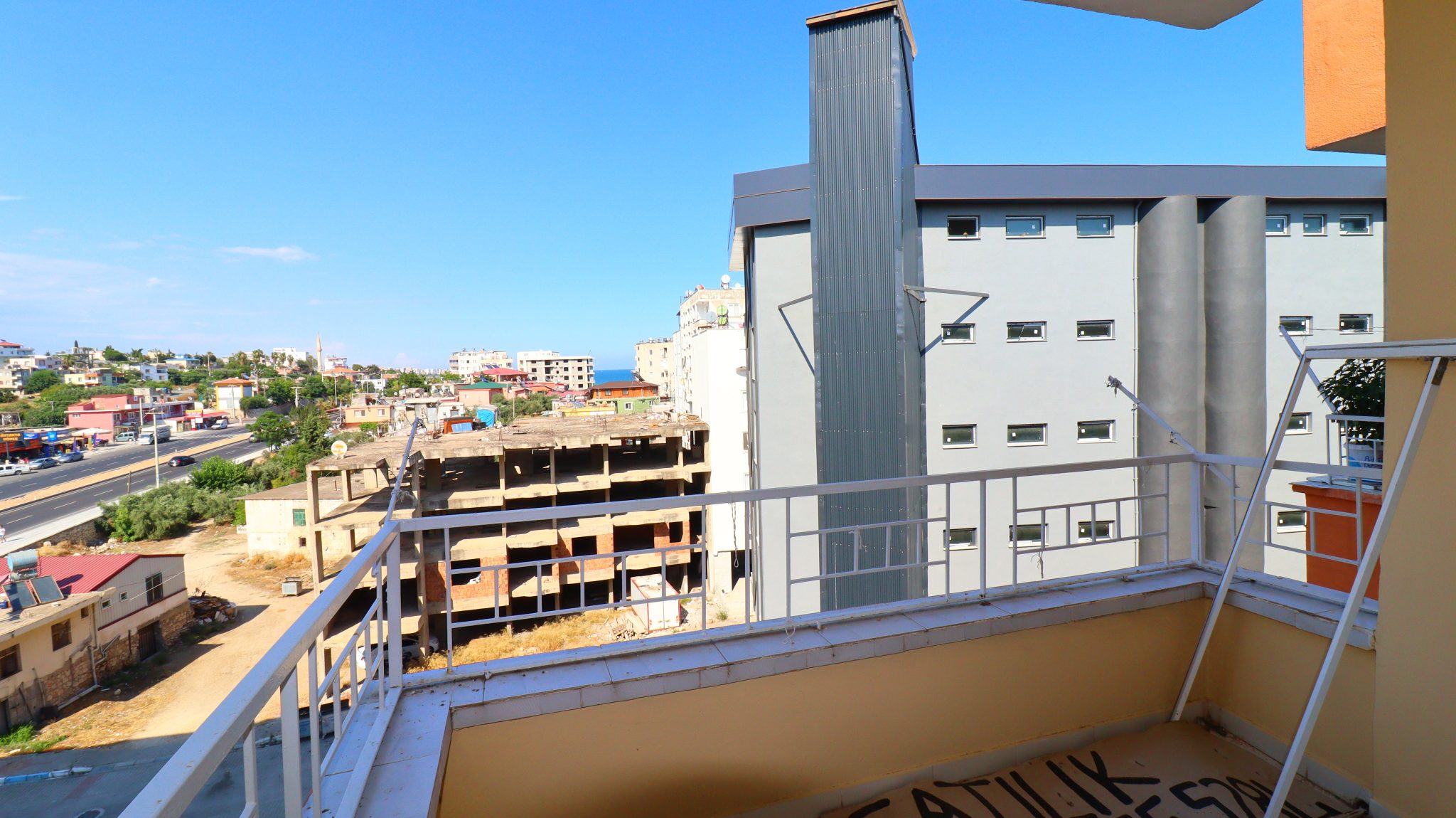 Mersin Erdemli Kocahasanlı Deniz Manzaralı Eşyalı Satılık 2+1 Daire