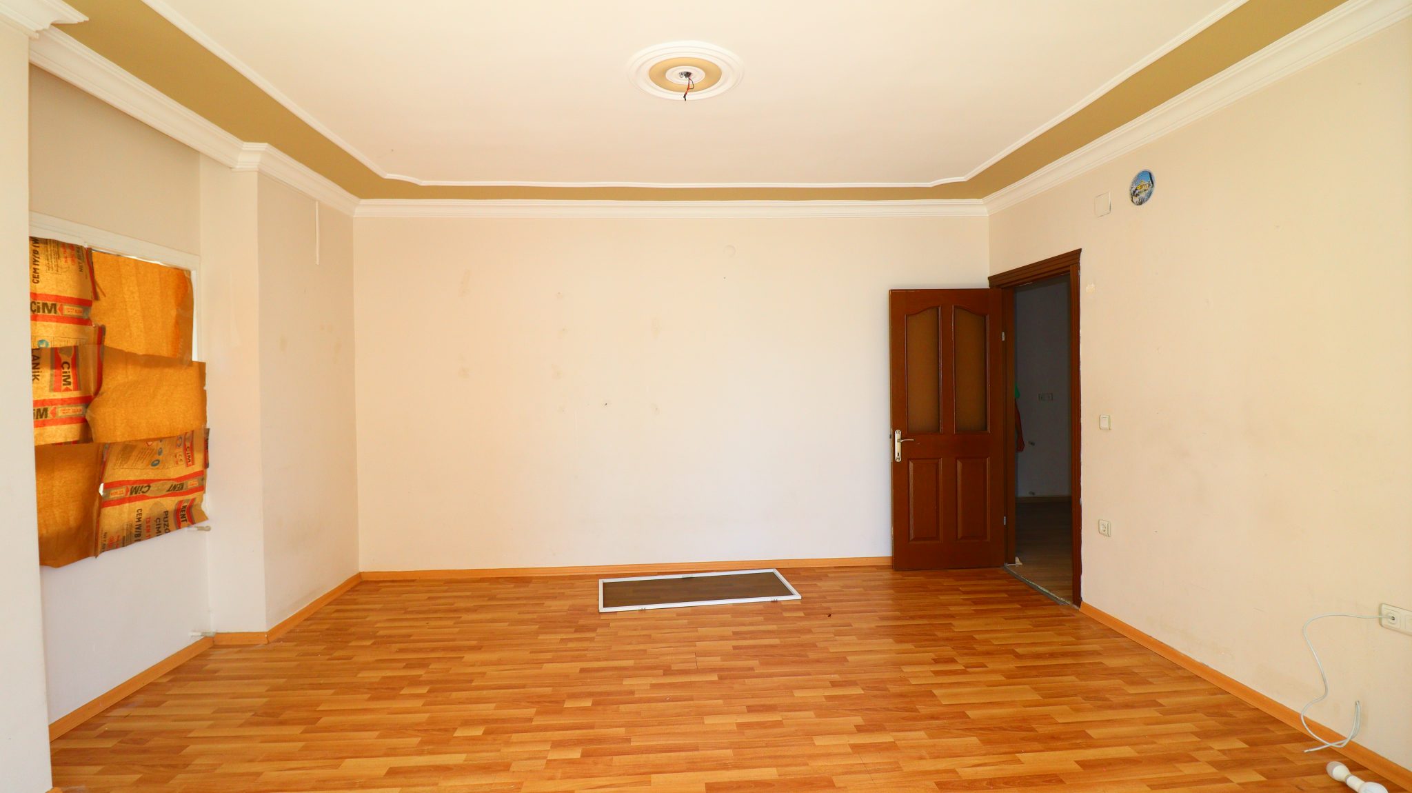 Mersin Erdemli Merkez Şenler 4 Acil Satılık 3+1 Bakımlı Daire