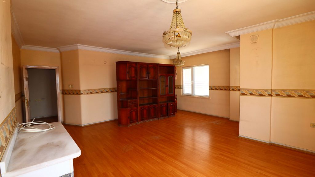 Mersin Pozcu Platin Mağazası Karşısı Satılık 3+1 Bağımsız Mutfak Daire