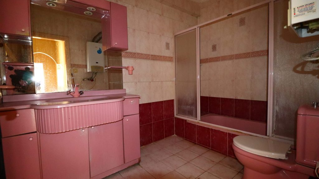 Mersin Pozcu Platin Mağazası Karşısı Satılık 3+1 Bağımsız Mutfak Daire