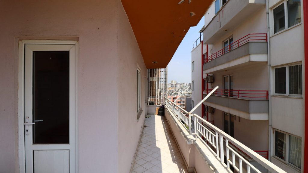 Mersin Pozcu Platin Mağazası Karşısı Satılık 3+1 Bağımsız Mutfak Daire