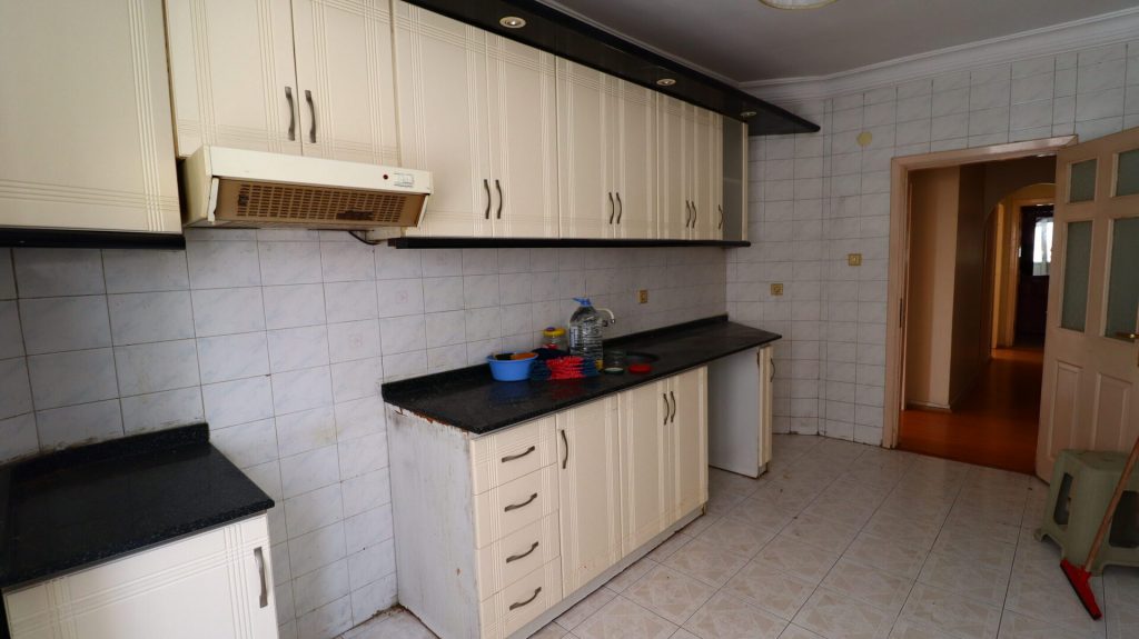 Mersin Pozcu Platin Mağazası Karşısı Satılık 3+1 Bağımsız Mutfak Daire