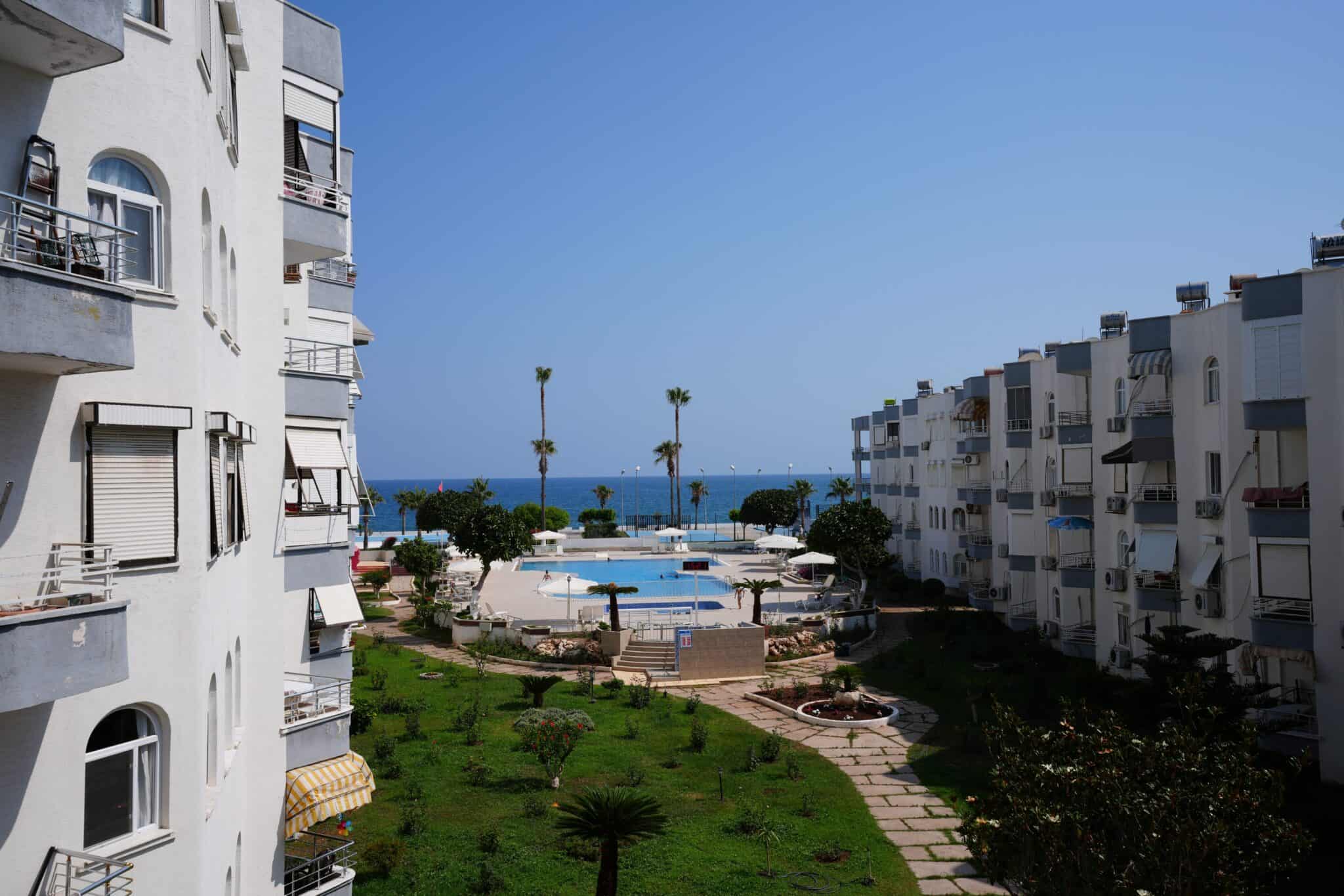 Mersin Erdemli Denize Sıfır Erdemkent Sitesi Satılık 2+1 Eşyalı Daire