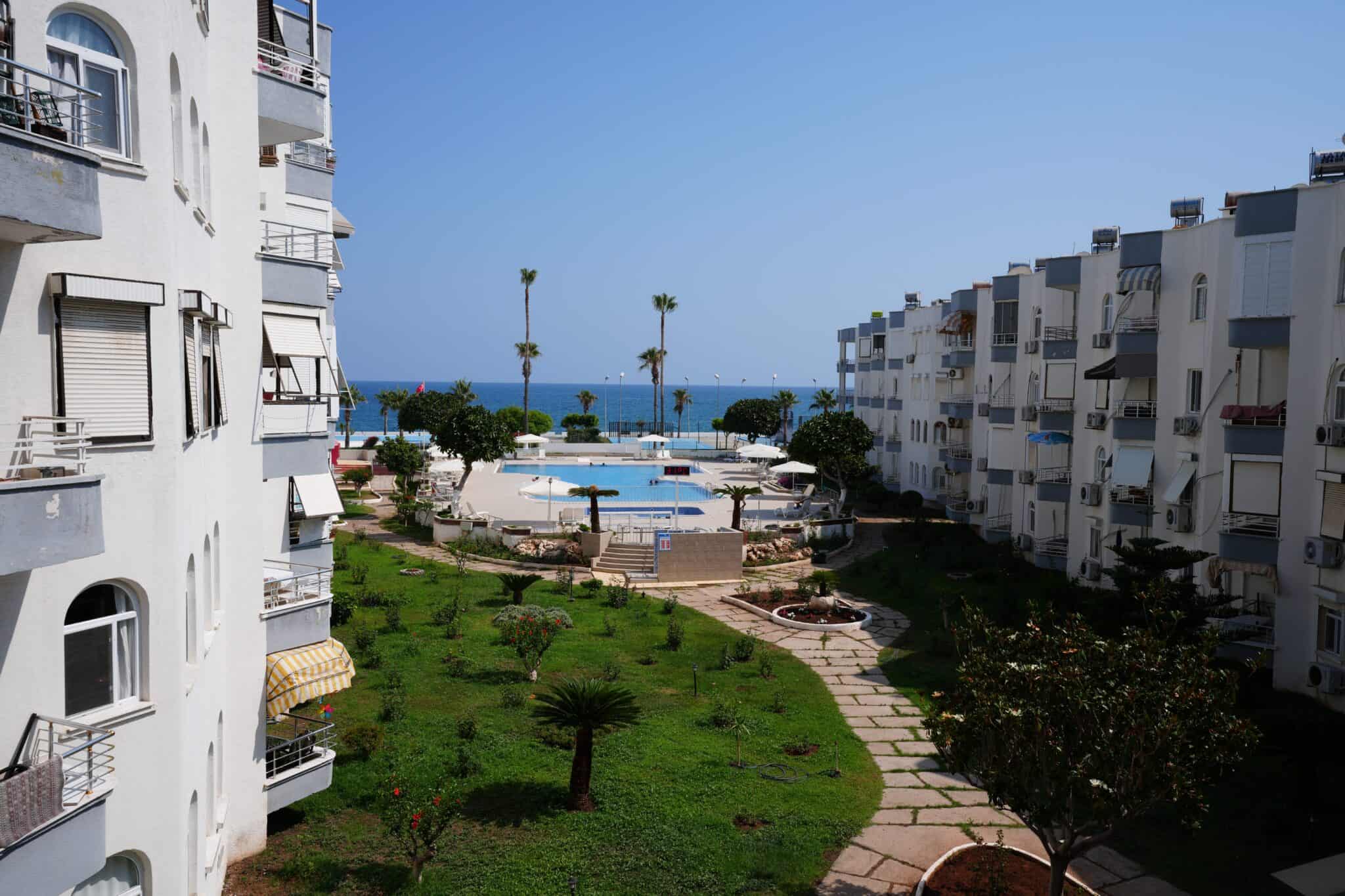 Mersin Erdemli Denize Sıfır Erdemkent Sitesi Satılık 2+1 Eşyalı Daire