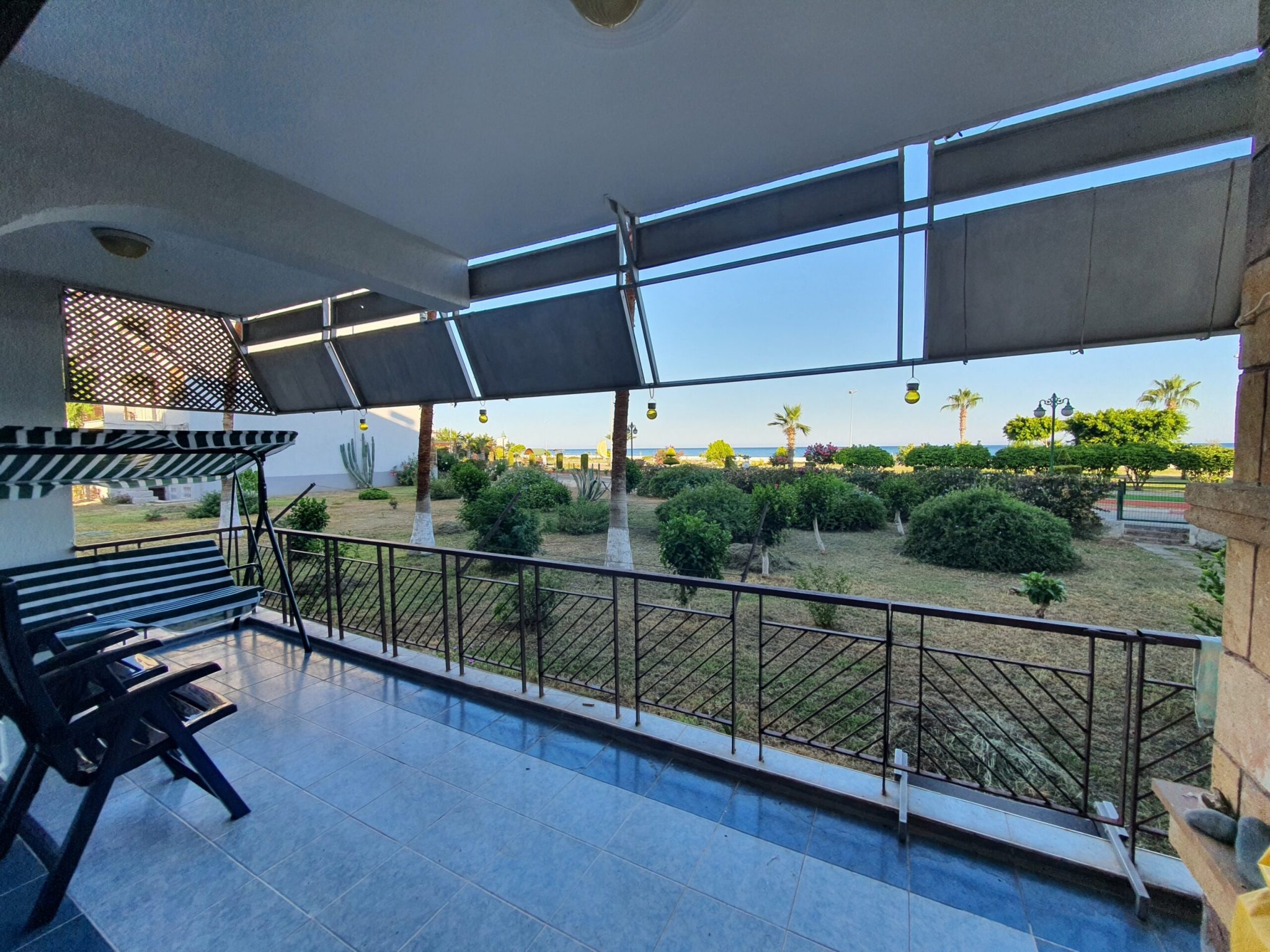 Erdemli Erciyes Sitesi Denize Sıfır Satılık Daire