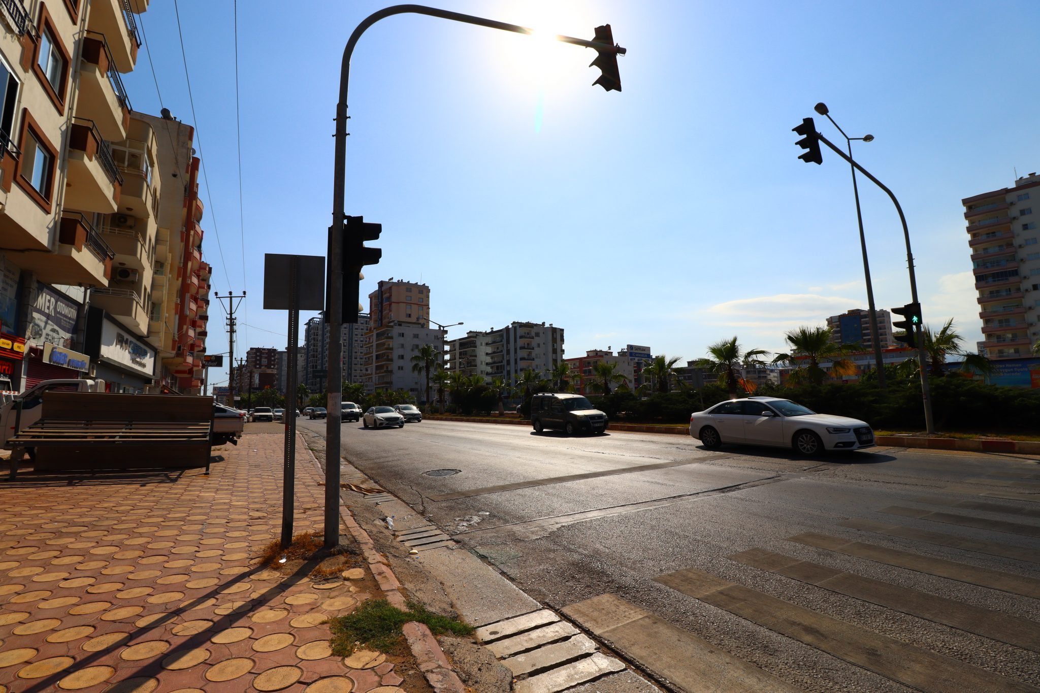 Mersin Erdemli Alata Mahallesi D 400 Ana Yola Sıfır Satılık Dükkan