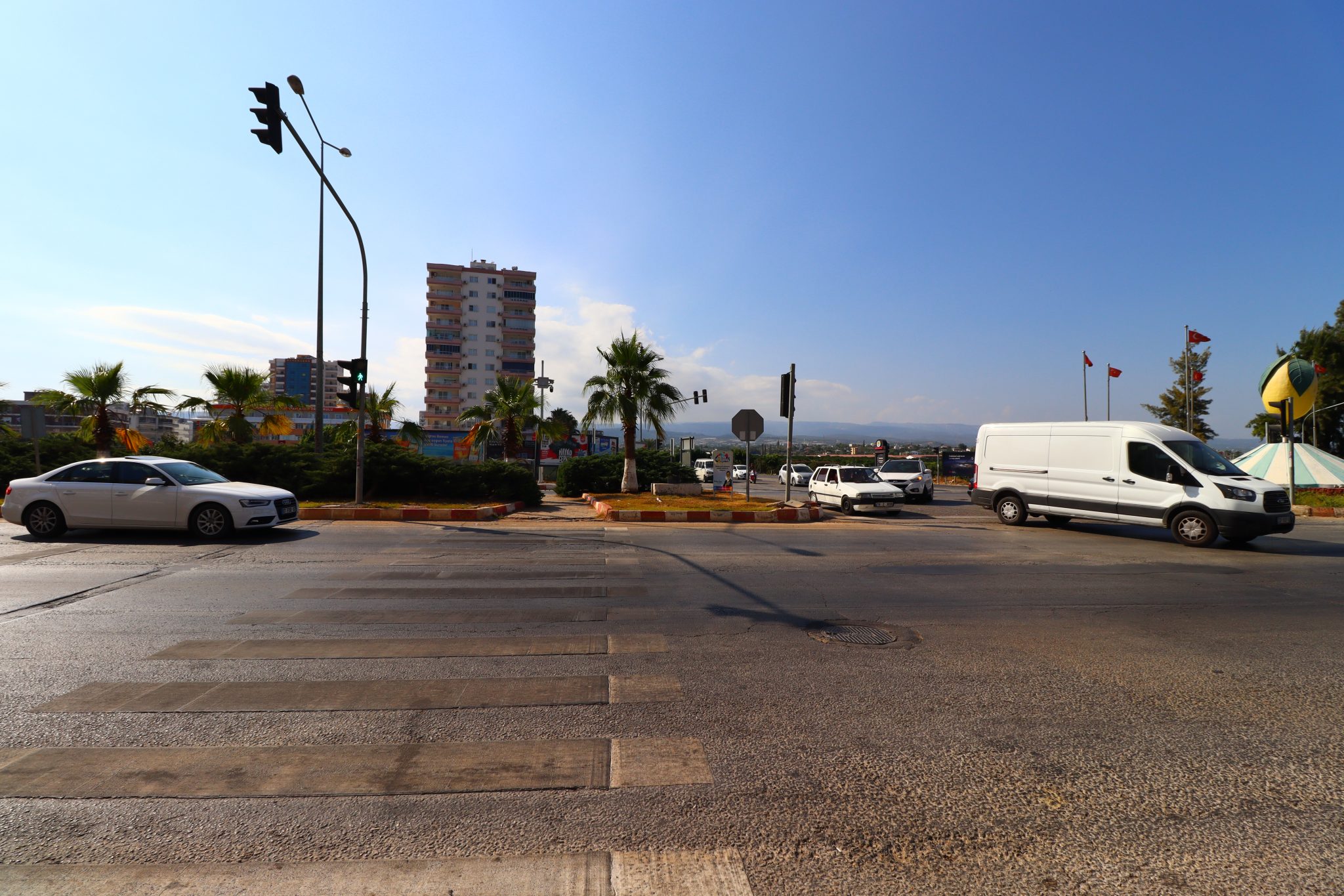 Mersin Erdemli Alata Mahallesi D 400 Ana Yola Sıfır Satılık Dükkan