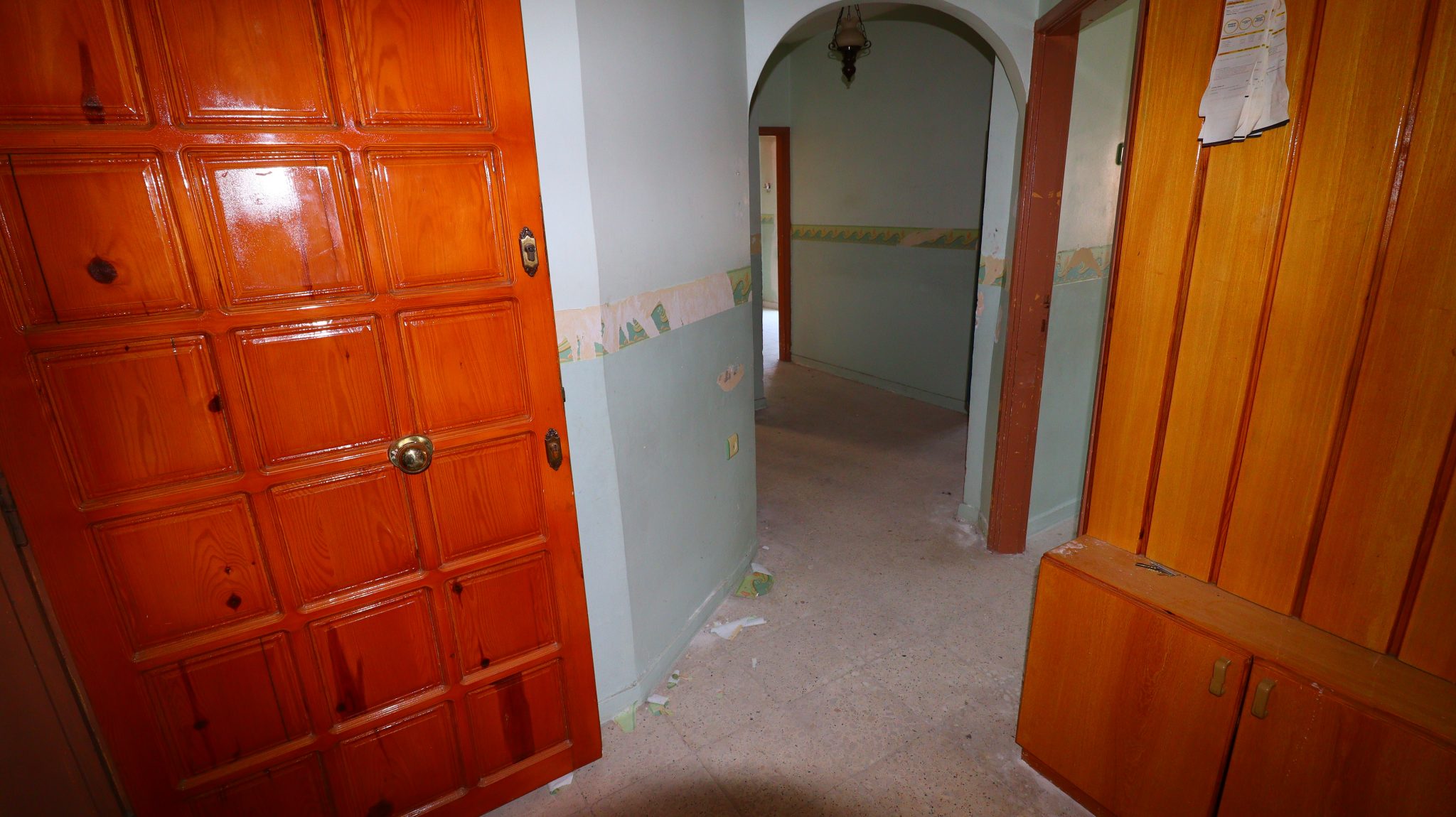 Mersin Erdemli Center 1.Beach Road 2+1 Independent Kitchen Flat For Sale