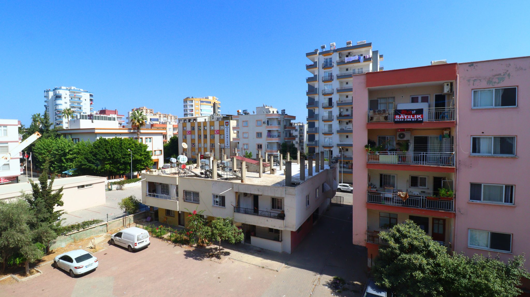 Mersin Erdemli Center 1.Beach Road 2+1 Independent Kitchen Flat For Sale