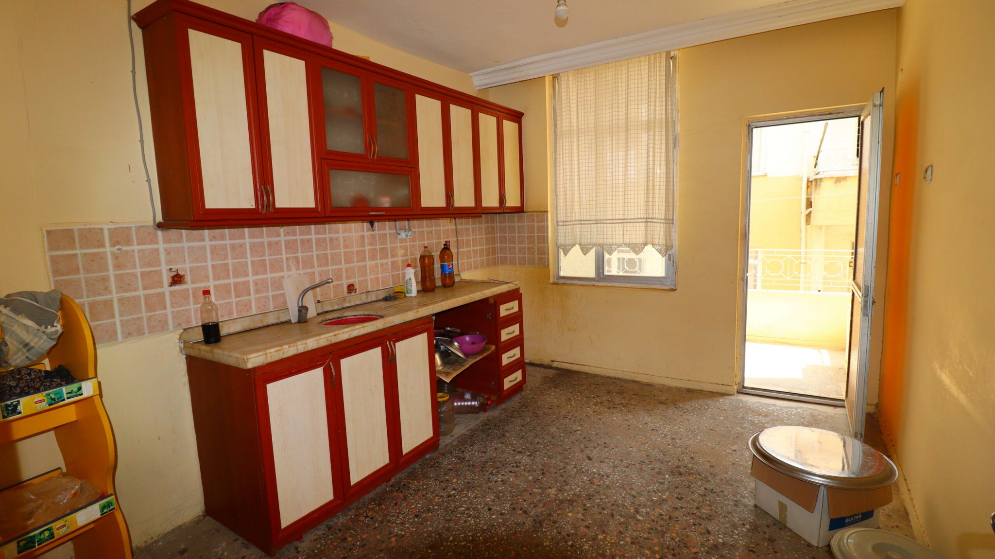 Mersin Erdemli Merkez Mahallesi Satılık Denize 100 Metre Mesafe 3+1 Daire