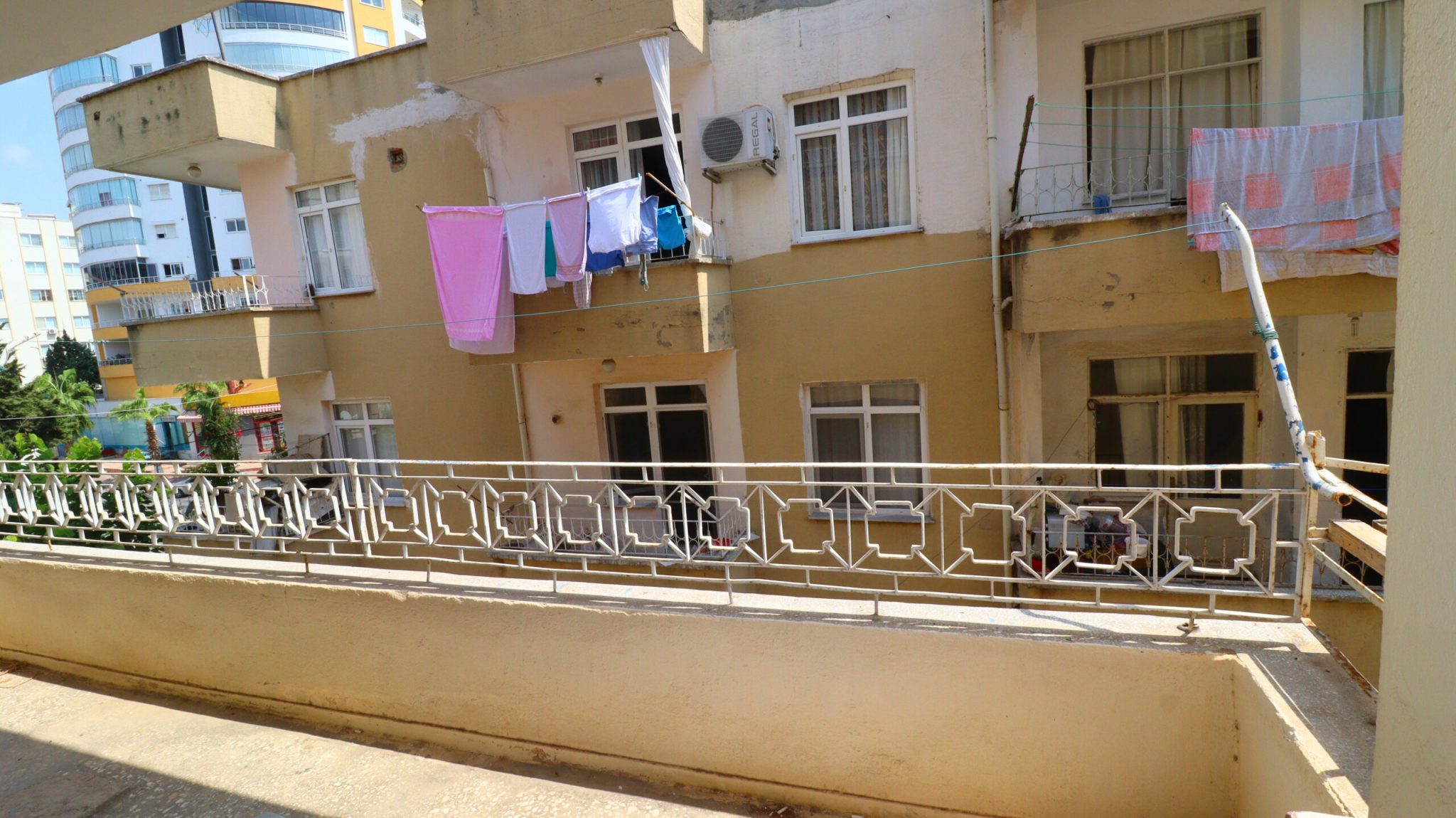 Mersin Erdemli Merkez Mahallesi Satılık Denize 100 Metre Mesafe 3+1 Daire