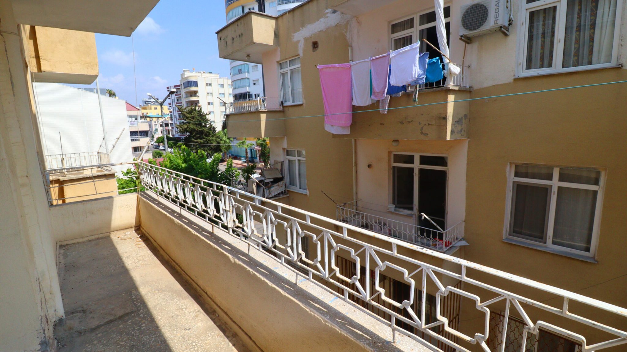 Mersin Erdemli Merkez Mahallesi Satılık Denize 100 Metre Mesafe 3+1 Daire
