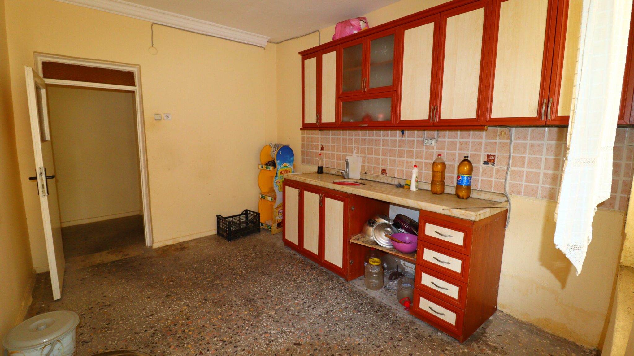 Mersin Erdemli Merkez Mahallesi Satılık Denize 100 Metre Mesafe 3+1 Daire