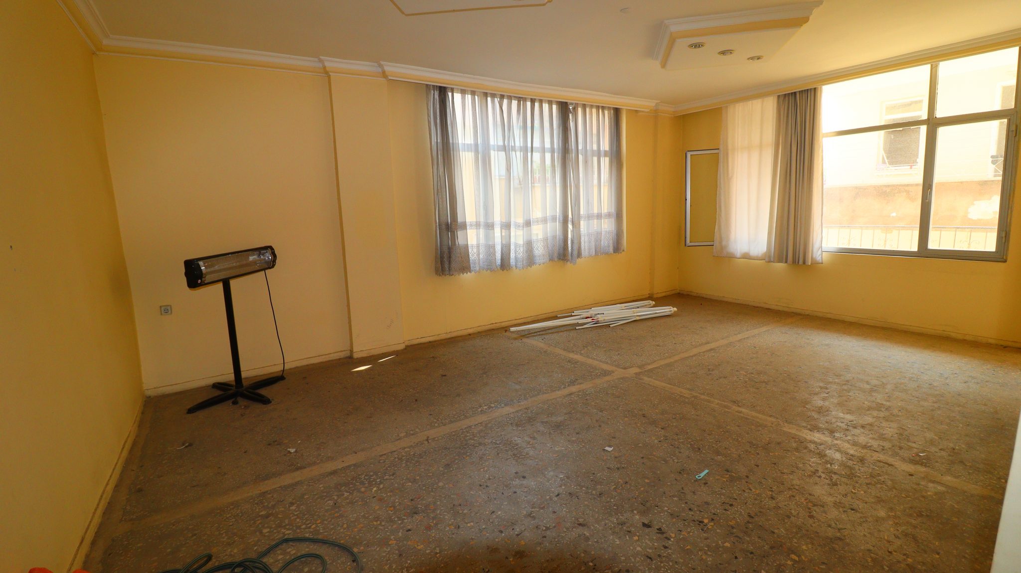 3+1 Flat for Sale in Mersin Erdemli Merkez District, 100 Meters to the Sea