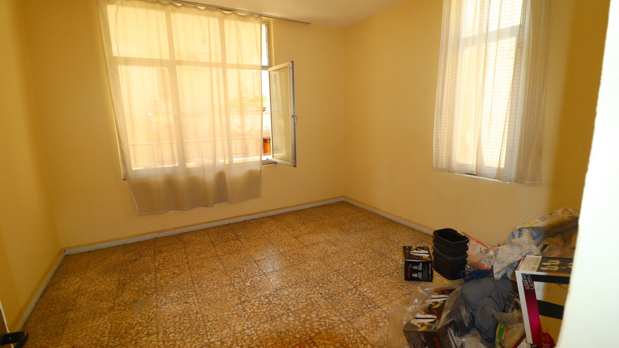 Mersin Erdemli Merkez Mahallesi Satılık Denize 100 Metre Mesafe 3+1 Daire