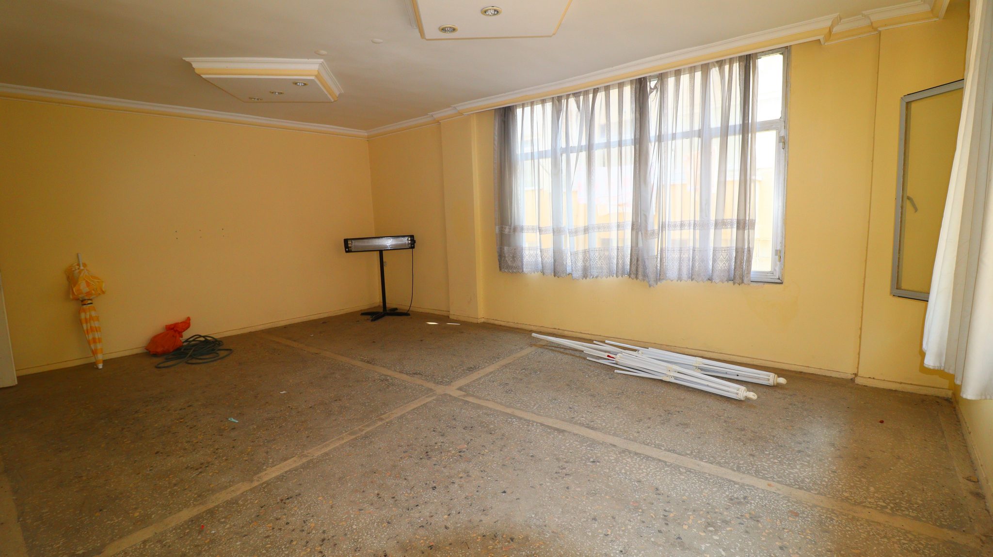 3+1 Flat for Sale in Mersin Erdemli Merkez District, 100 Meters to the Sea