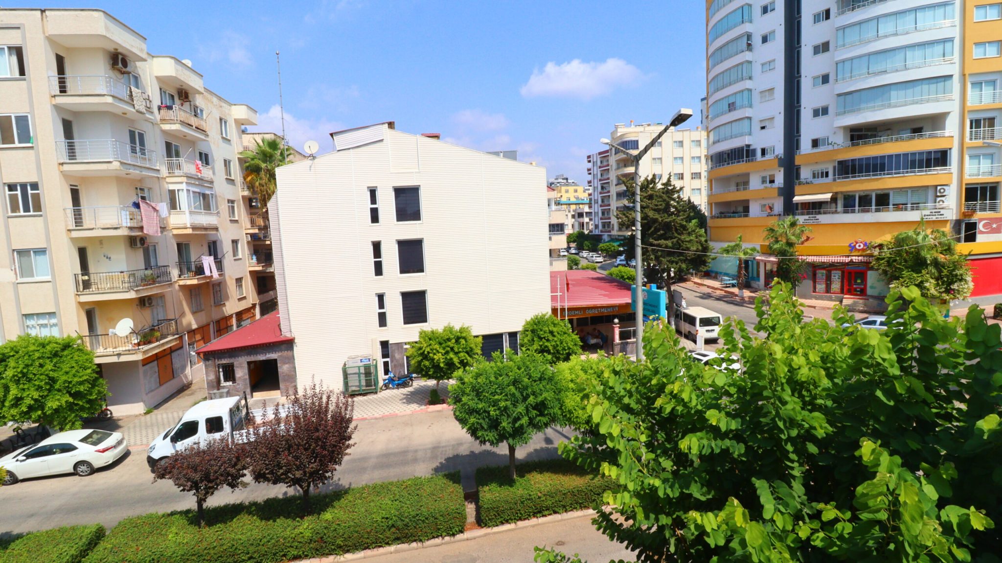 Mersin Erdemli Merkez Mahallesi Satılık Denize 100 Metre Mesafe 3+1 Daire
